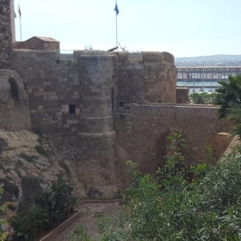 Conociendo nuestro patrimonio Puerta y foso de Santiago