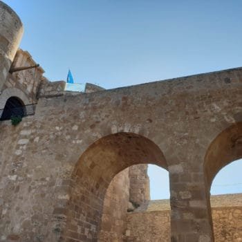 Conociendo nuestro patrimonio Puerta y foso de Santiago