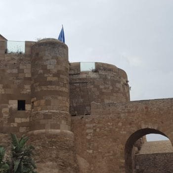 Conociendo nuestro patrimonio Puerta y foso de Santiago