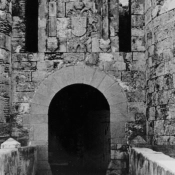 Conociendo nuestro patrimonio Puerta y foso de Santiago