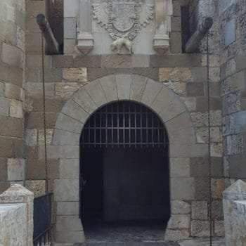Conociendo nuestro patrimonio Puerta y foso de Santiago