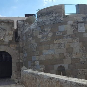 Conociendo nuestro patrimonio Puerta y foso de Santiago