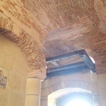 Conociendo nuestro patrimonio Puerta y foso de Santiago