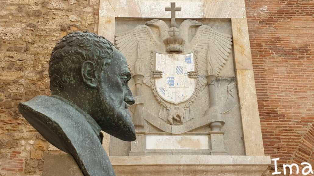 Busto y escudo de Carlos V