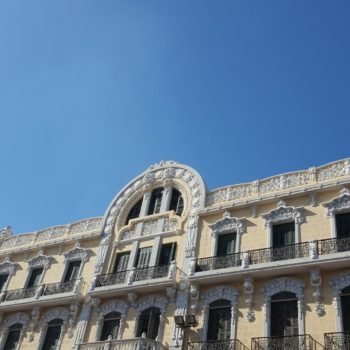 Decoración superior fachada Avda, Juan Carlos I