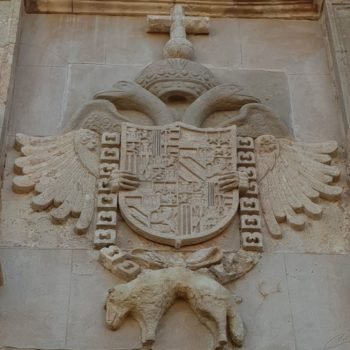 Detalle escudo Puerta de Santiago