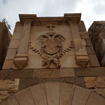 Escudo Puerta de Santiago 01