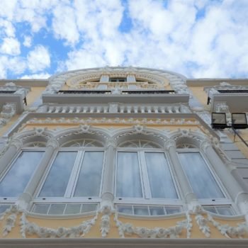 Fachada Avda. Juan Carlos I Rey. Detalle balcón