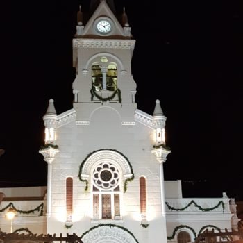 Fachada de la iglesia durante el centenario