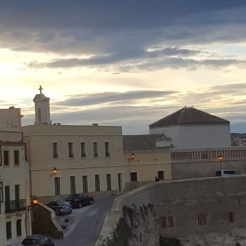 Muralla de las Cruces al atardecer