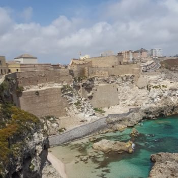 Muralla de las Cruces desde el Faro