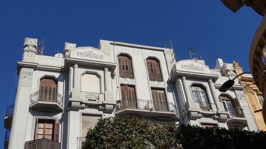 Parte superior fachada Avda. Reyes Católicos