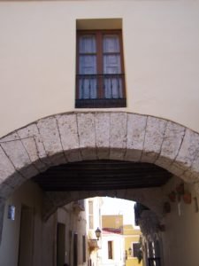Ventana del antiguo hospital 01