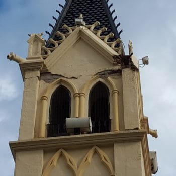 Detalle torre tras el terremoto 2016