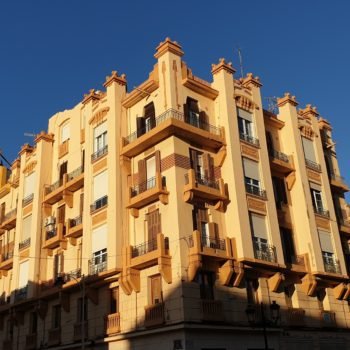 Edificio de Enrique Nieto donde estuvo el Teatro Reina Victoria