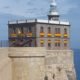Faro engalanado con la bandera española