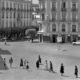 Plaza Comandante Benítez . Al fondo los bajos del edificio