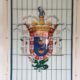 Vidriera con el escudo de Melilla