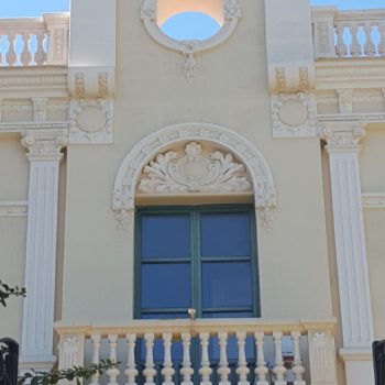 Colegio La Salle El Carmen. Balcón fachada principal