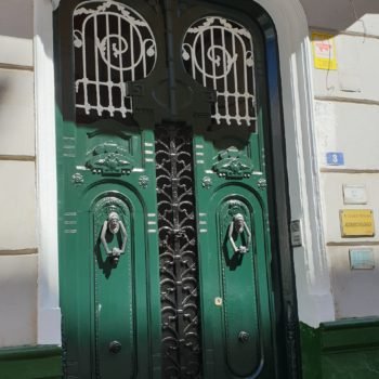 Edificio Aldaba. Puerta de entrada