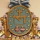 Parroquia de la Medalla Milagrosa. Detalle de la medalla en el Altar dedicado a la Titular de la Parroquia