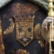 Virgen del Carmen. Detalle del escudo carmelita. Fotografía de Miguel Gómez Bernardi.