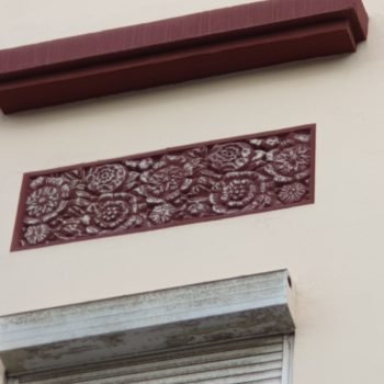 Edificio calle Justo Sancho Miñano, Detalle fachada