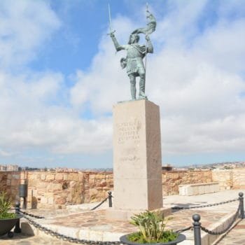 Monumento a Pedro de Estopiñán