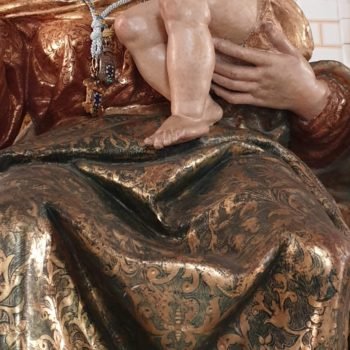 Virgen de la Victoria. Detalle de la túnica