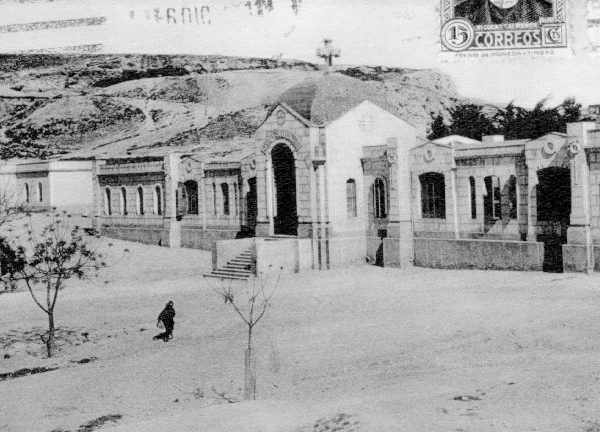 Imagen antigua de la entrada al cementerio de la Purísima Concepción