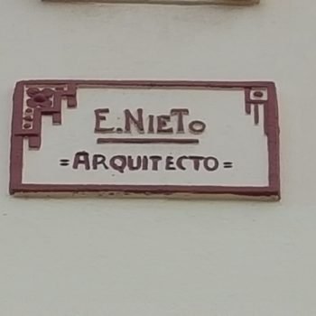 Avda. Democracia 8. Cartela