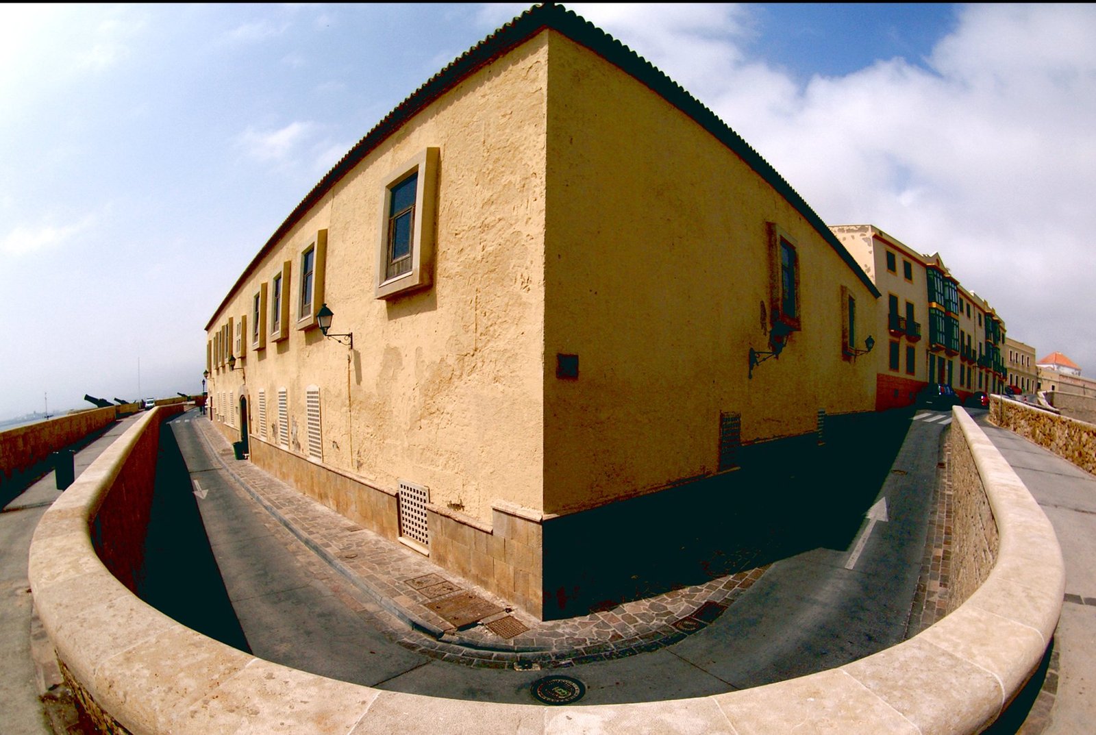 Lienzo de muralla y foso