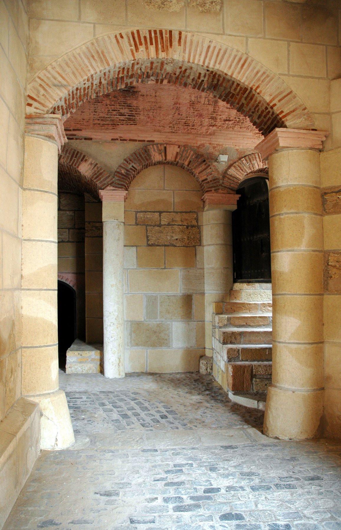 Pórtico de arcos de piedra