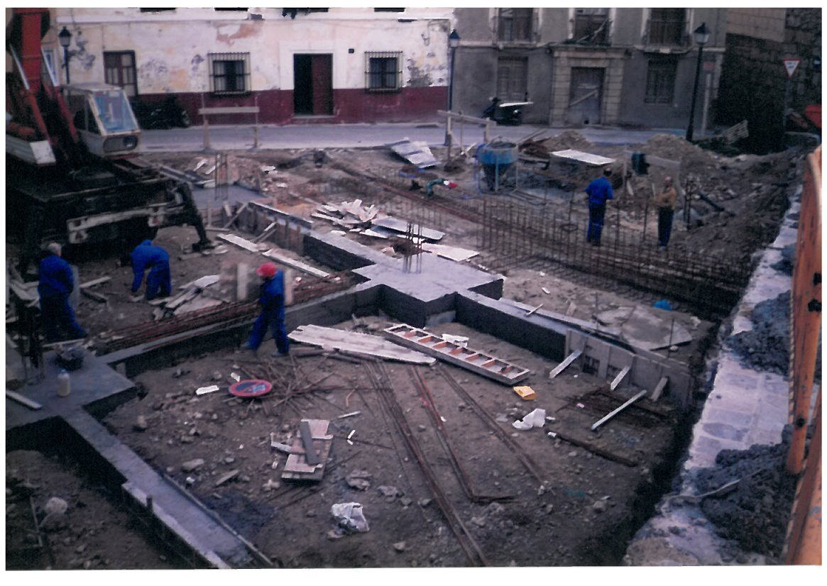 Excavación arqueológica en el interior del recinto, obras de restauración de 1995